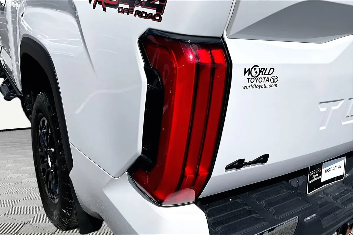 2023 Toyota Tundra SR5 thumbnail 28