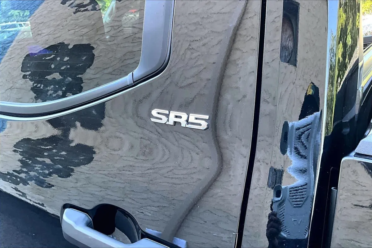 2023 Toyota Tundra SR5 thumbnail 10