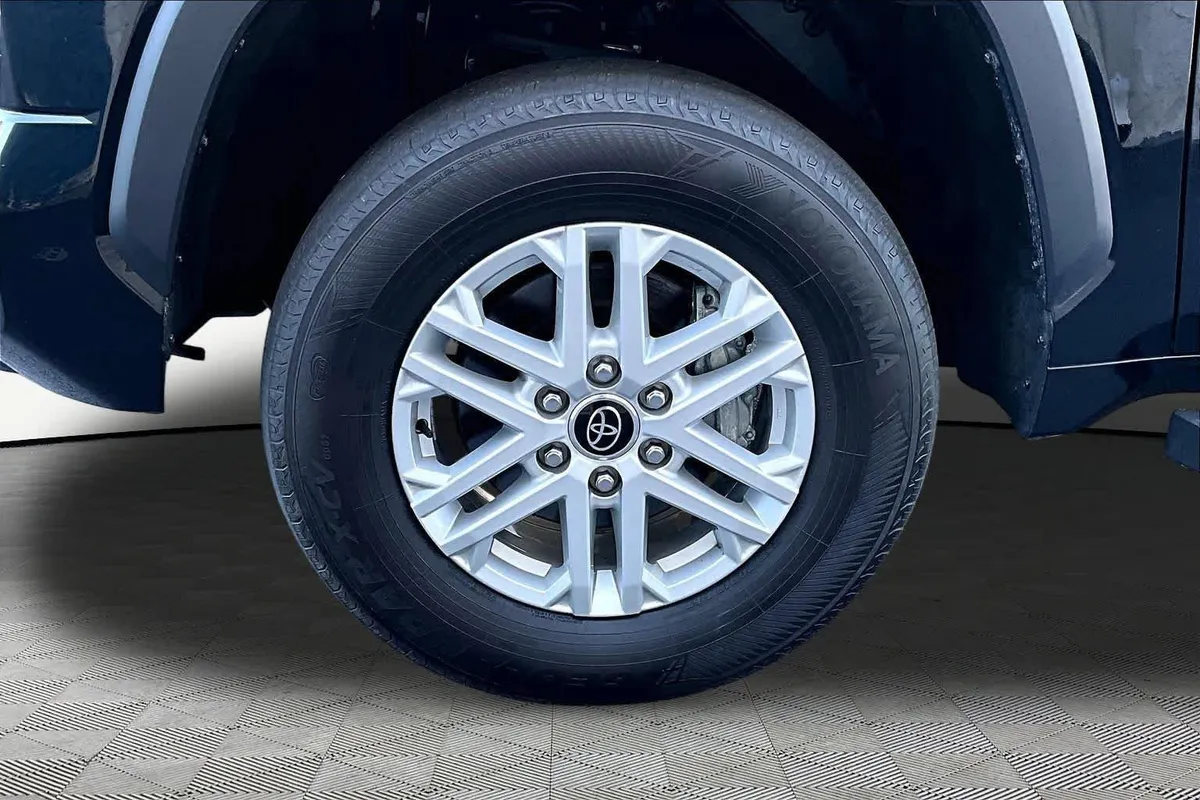 2023 Toyota Tundra SR5 thumbnail 11