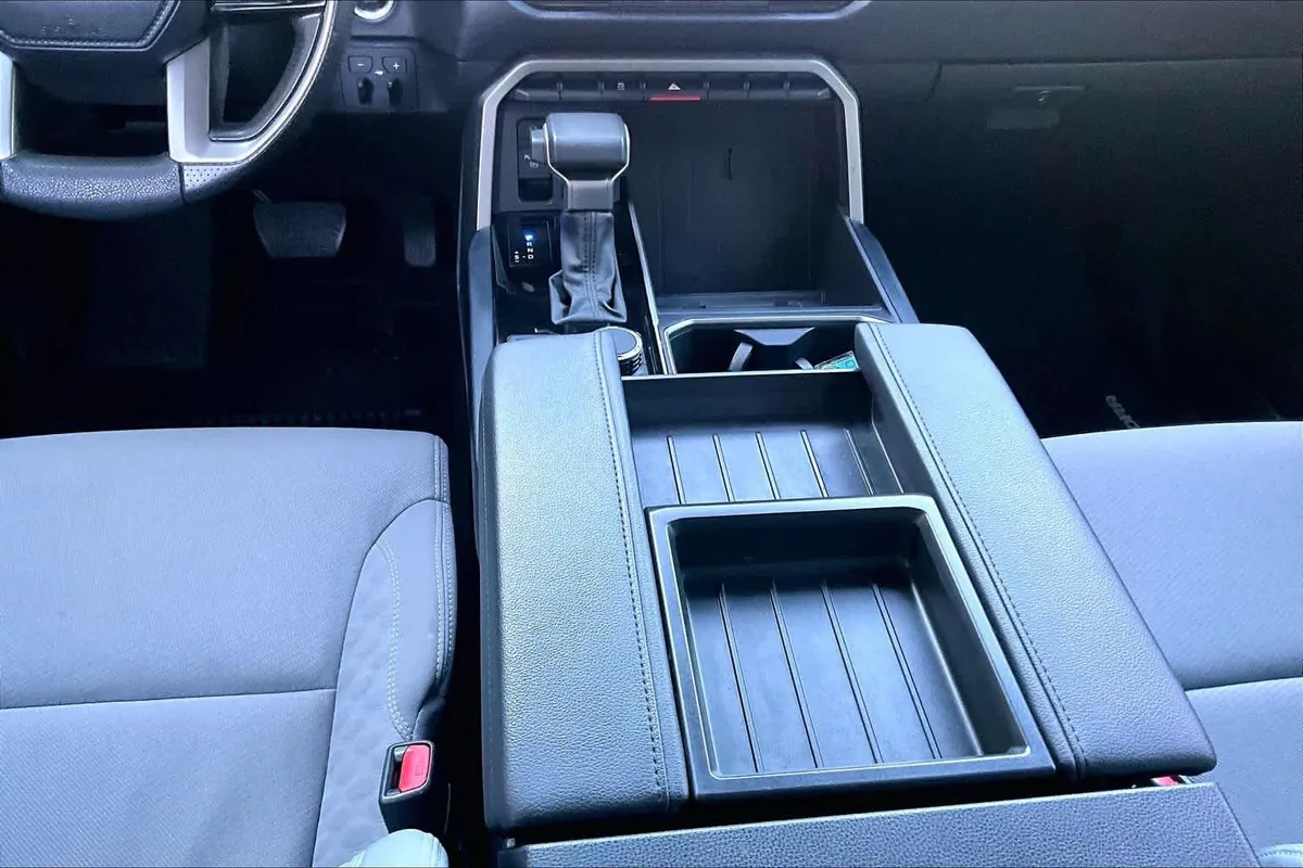 2023 Toyota Tundra SR5 thumbnail 17