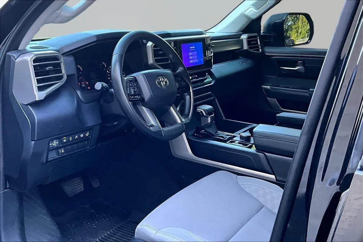 2023 Toyota Tundra SR5 thumbnail 18