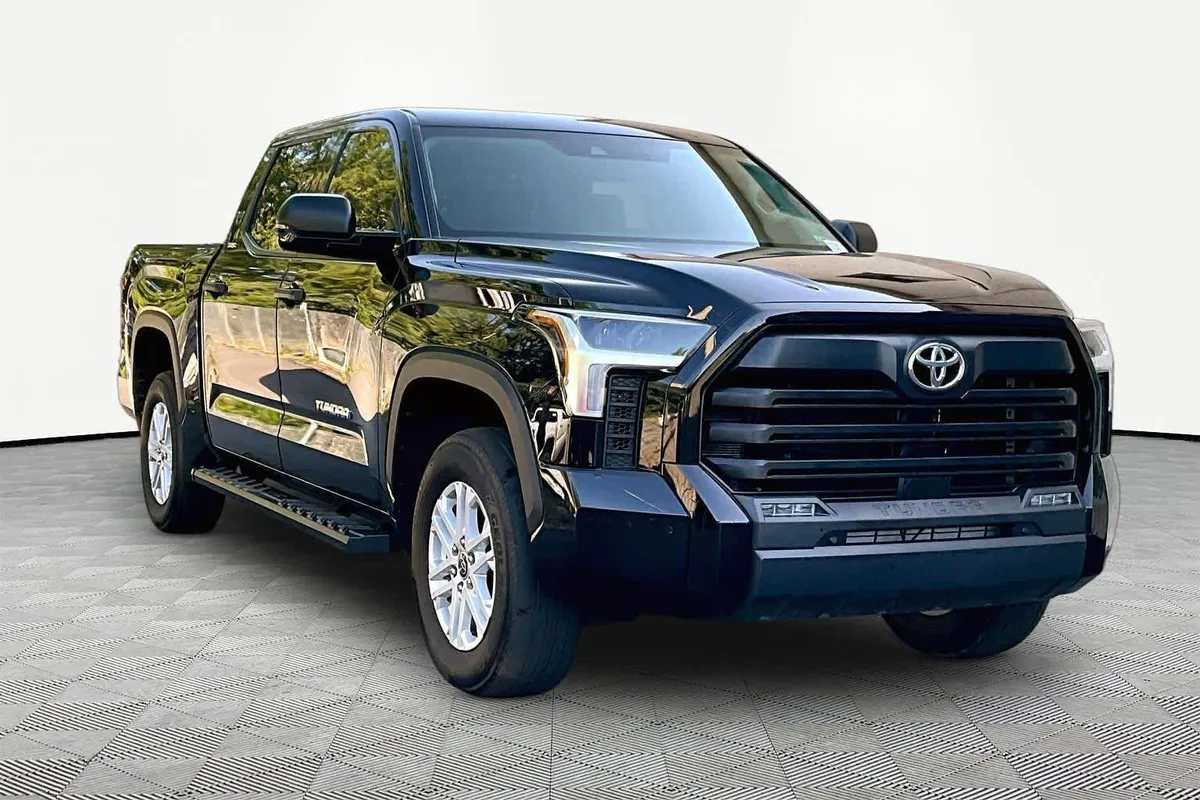 2023 Toyota Tundra SR5 thumbnail 3