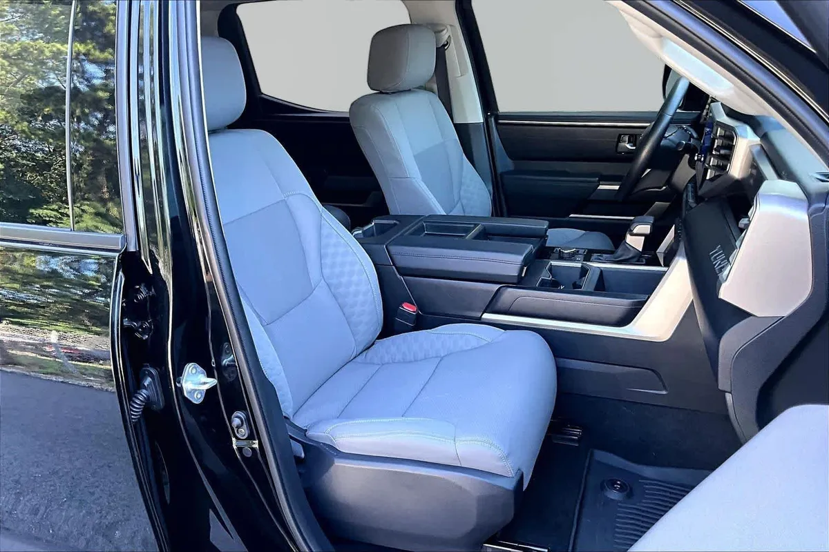 2023 Toyota Tundra SR5 thumbnail 9