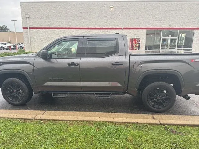 2023 Toyota Tundra SR5 thumbnail 4