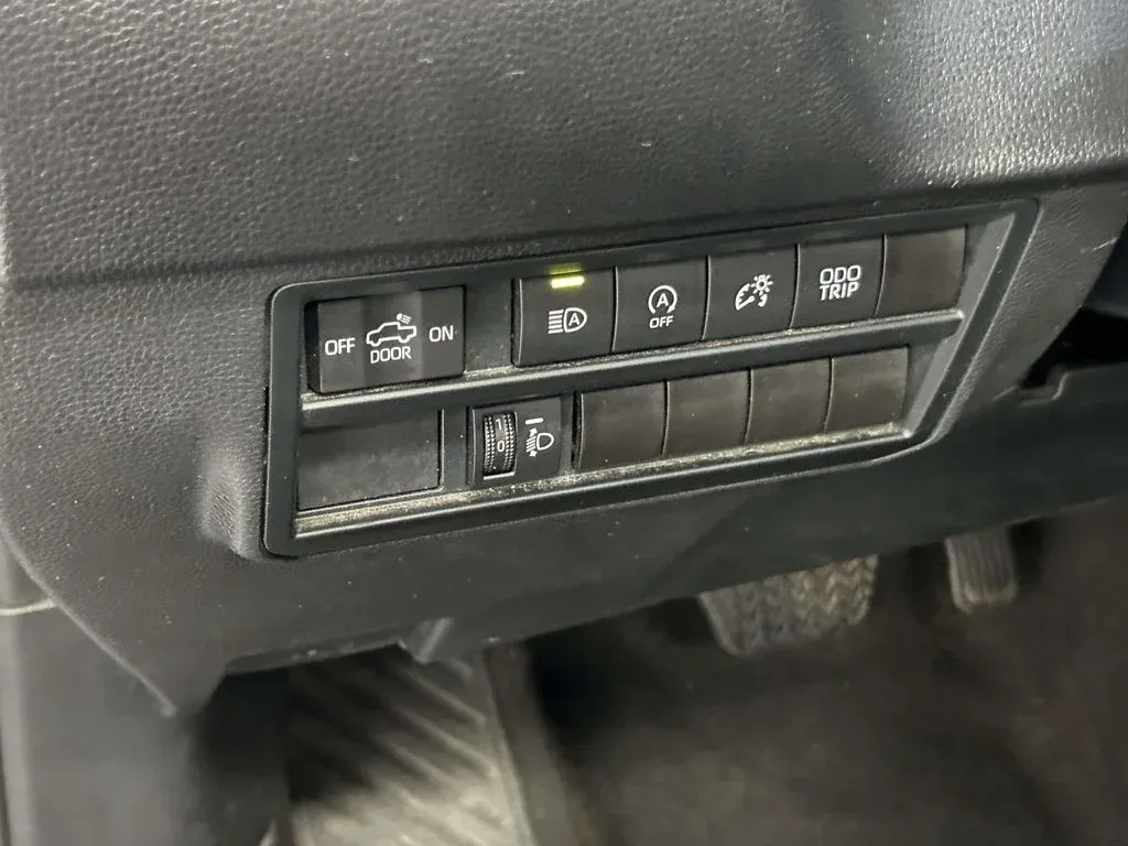 2023 Toyota Tundra SR5 thumbnail 17