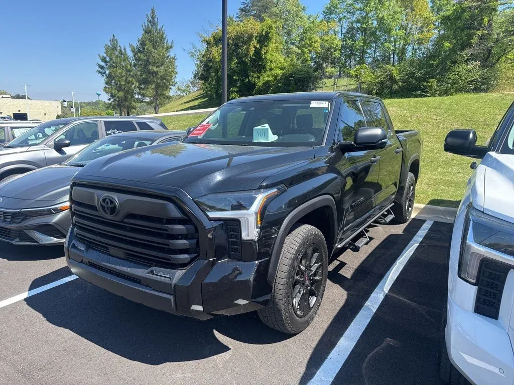2023 Toyota Tundra SR5 thumbnail 2