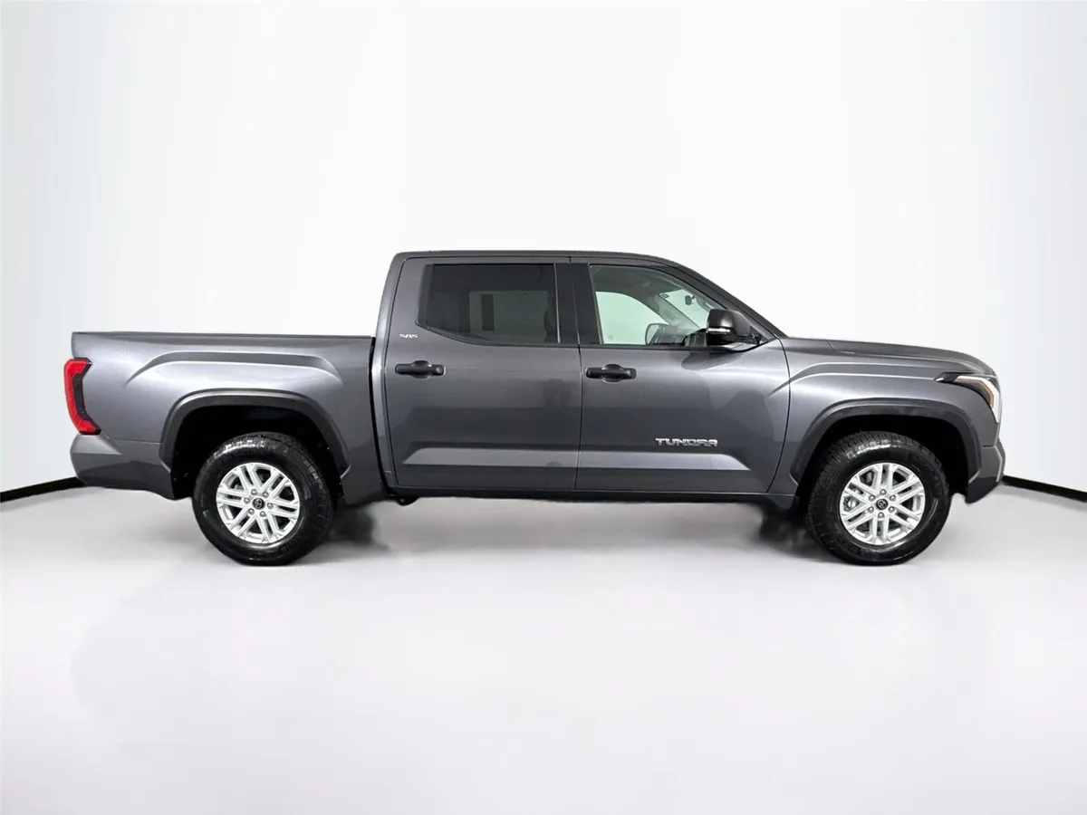 2023 Toyota Tundra SR5 thumbnail 10