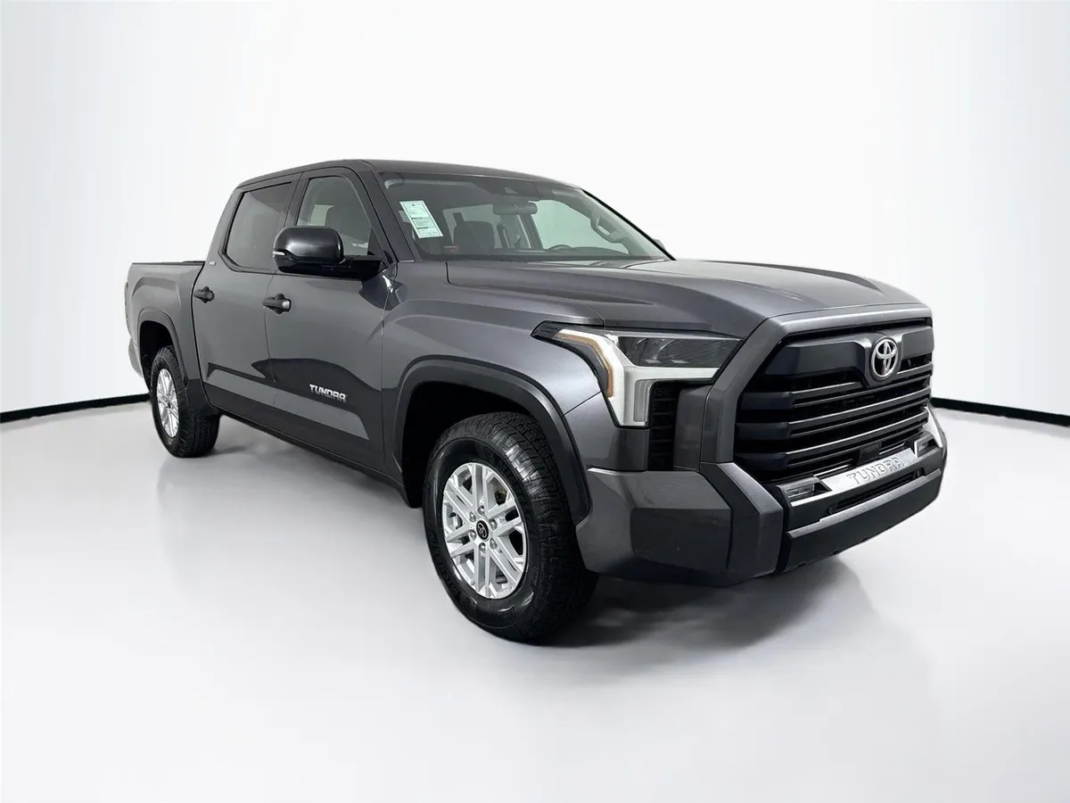 2023 Toyota Tundra SR5 thumbnail 9
