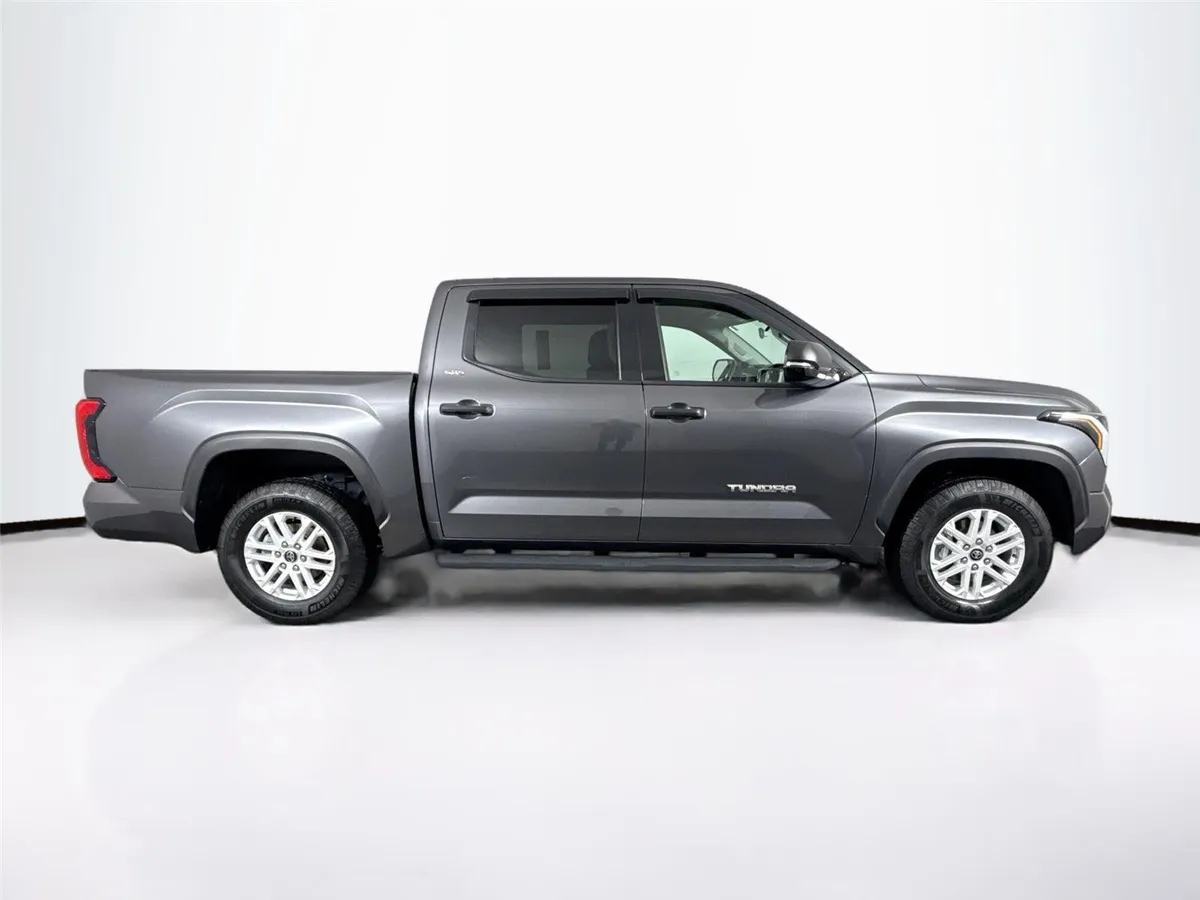 2023 Toyota Tundra SR5 thumbnail 10