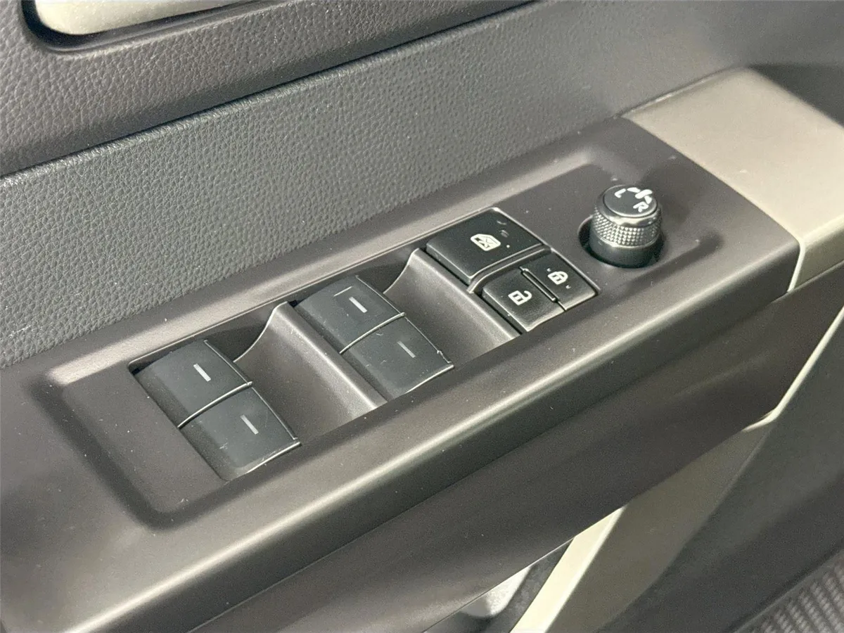 2023 Toyota Tundra SR5 thumbnail 26