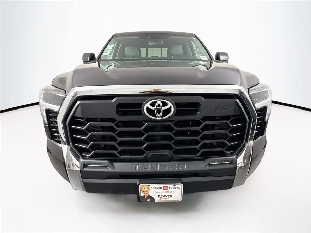 2023 Toyota Tundra SR5 thumbnail 8