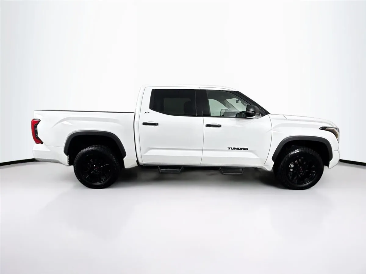 2023 Toyota Tundra SR5 thumbnail 10