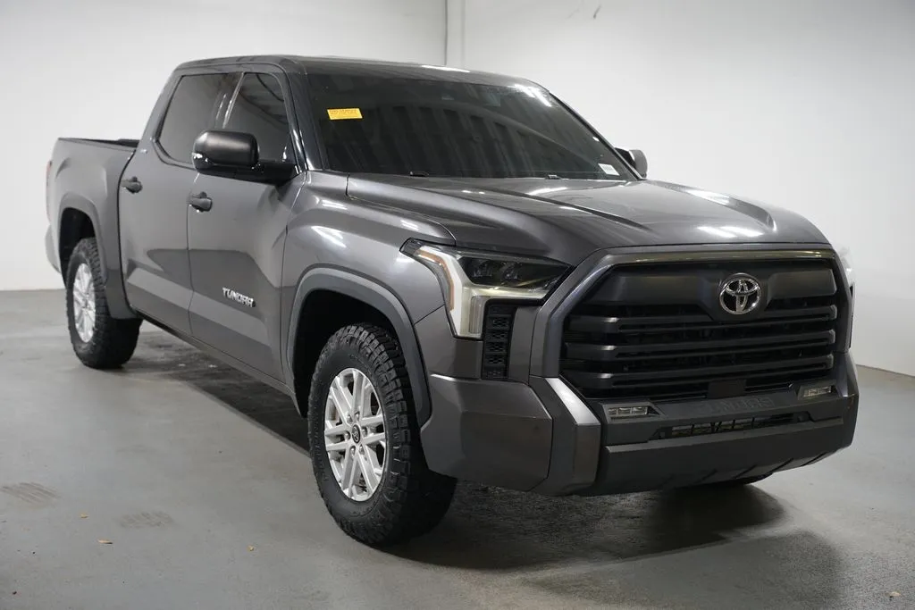 2023 Toyota Tundra SR5 thumbnail 3