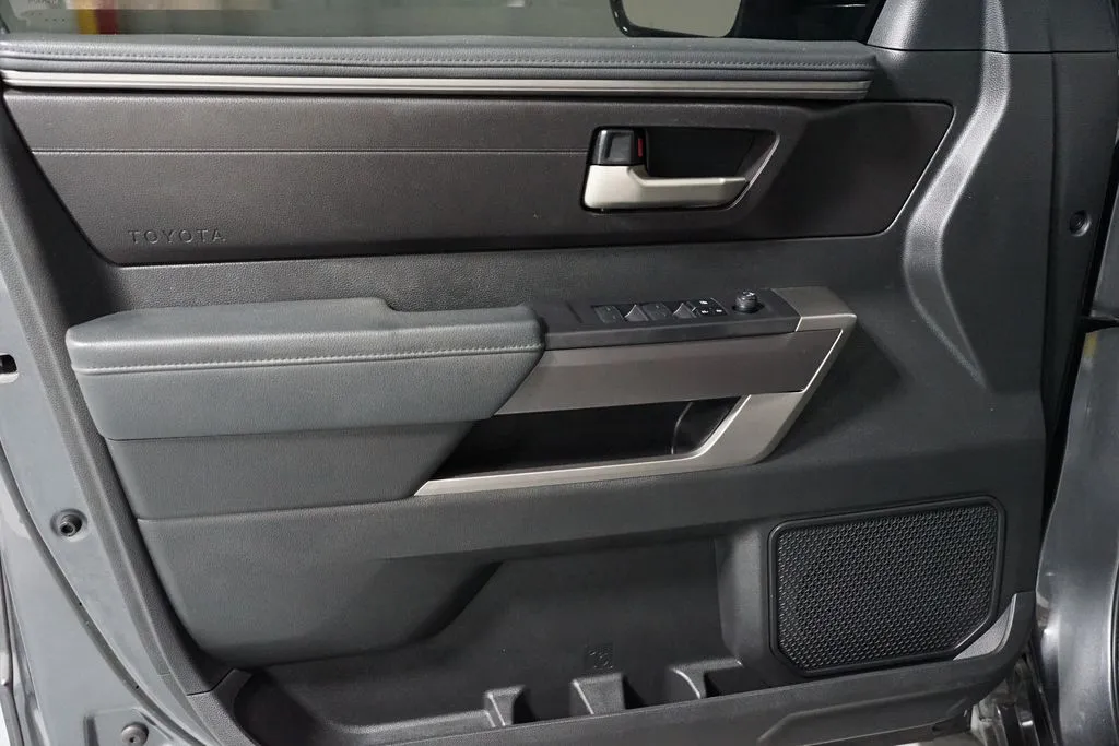 2023 Toyota Tundra SR5 thumbnail 31