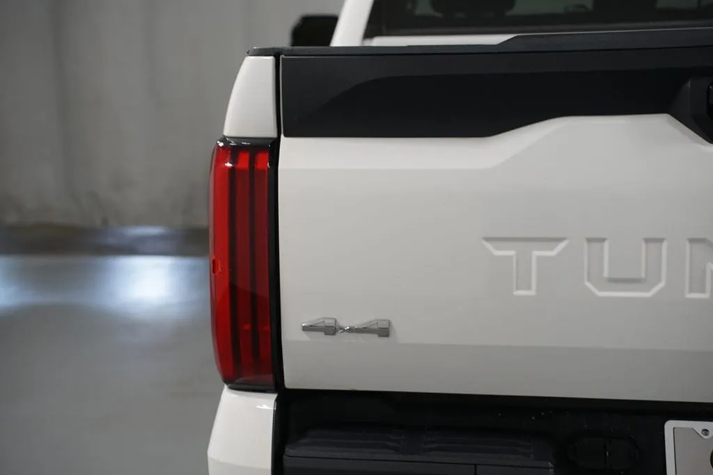 2023 Toyota Tundra SR5 thumbnail 10