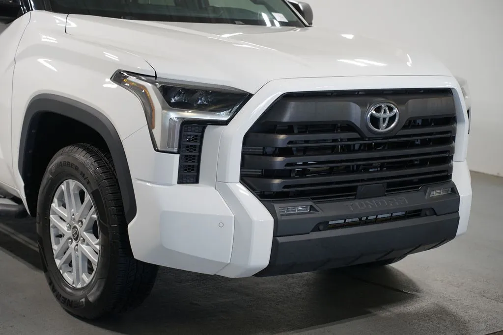 2023 Toyota Tundra SR5 thumbnail 4