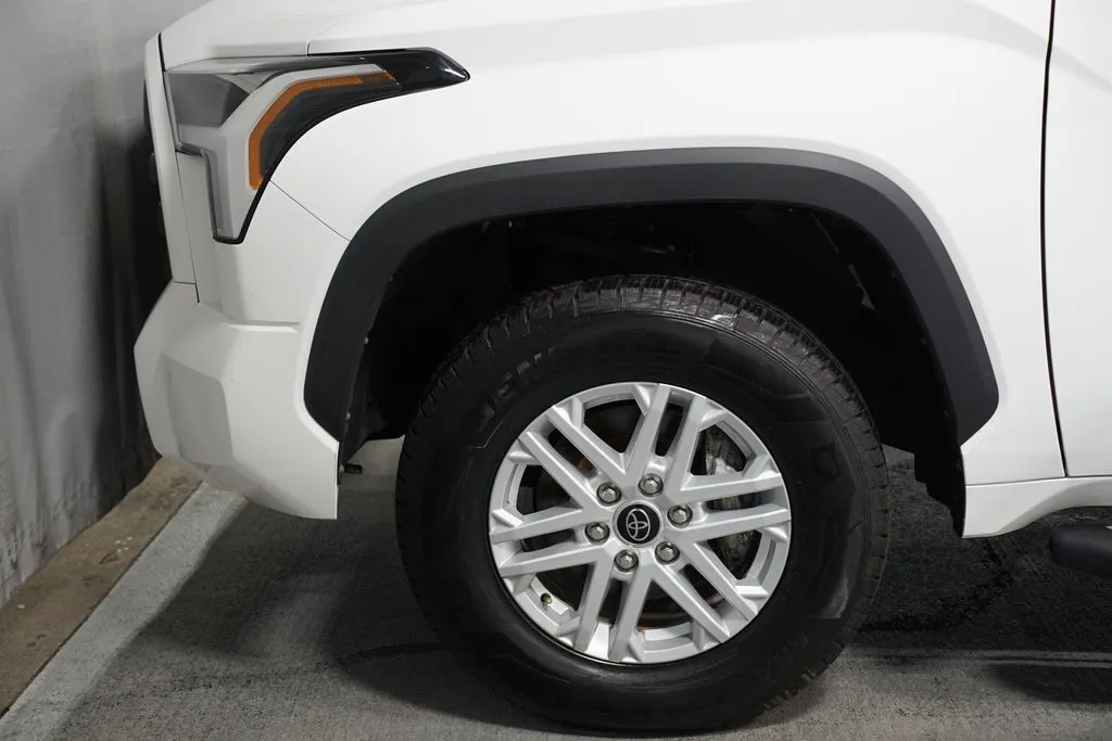 2023 Toyota Tundra SR5 thumbnail 5