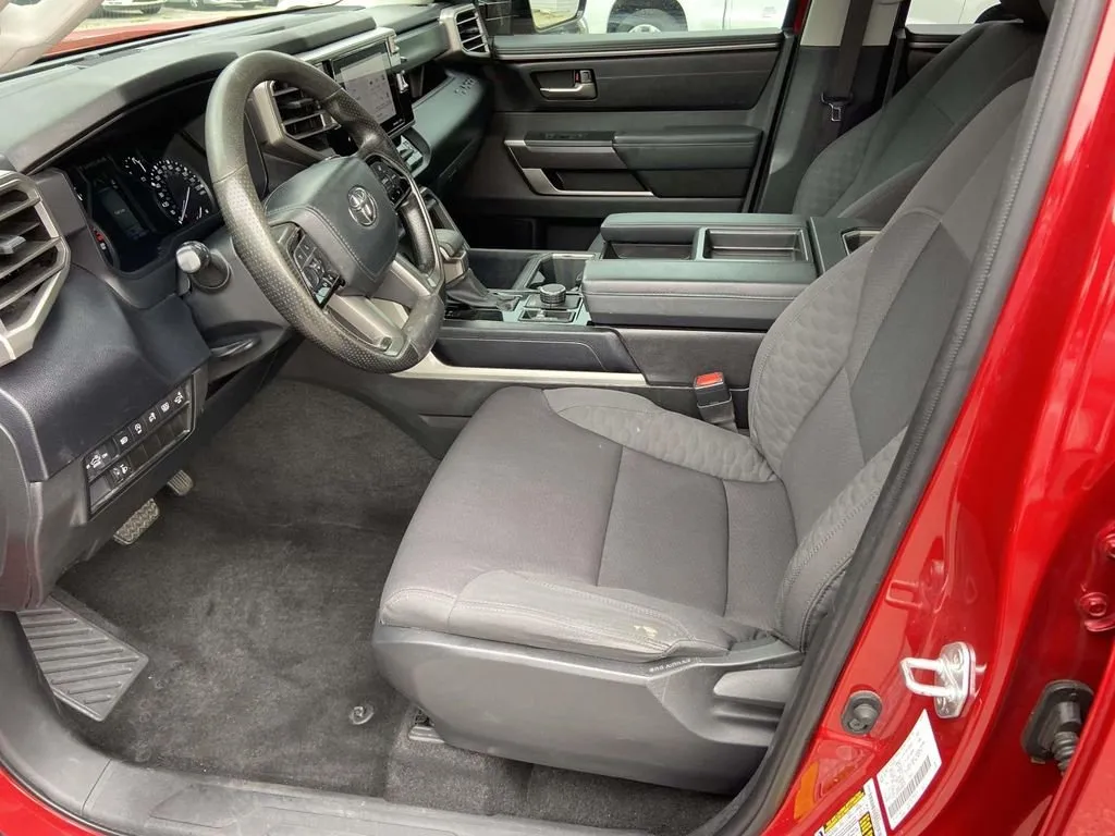 2023 Toyota Tundra SR5 thumbnail 16