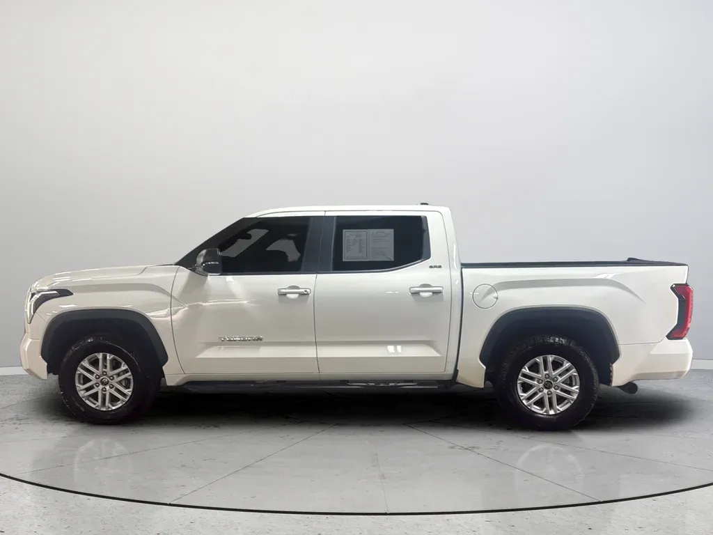 2023 Toyota Tundra SR5 thumbnail 10
