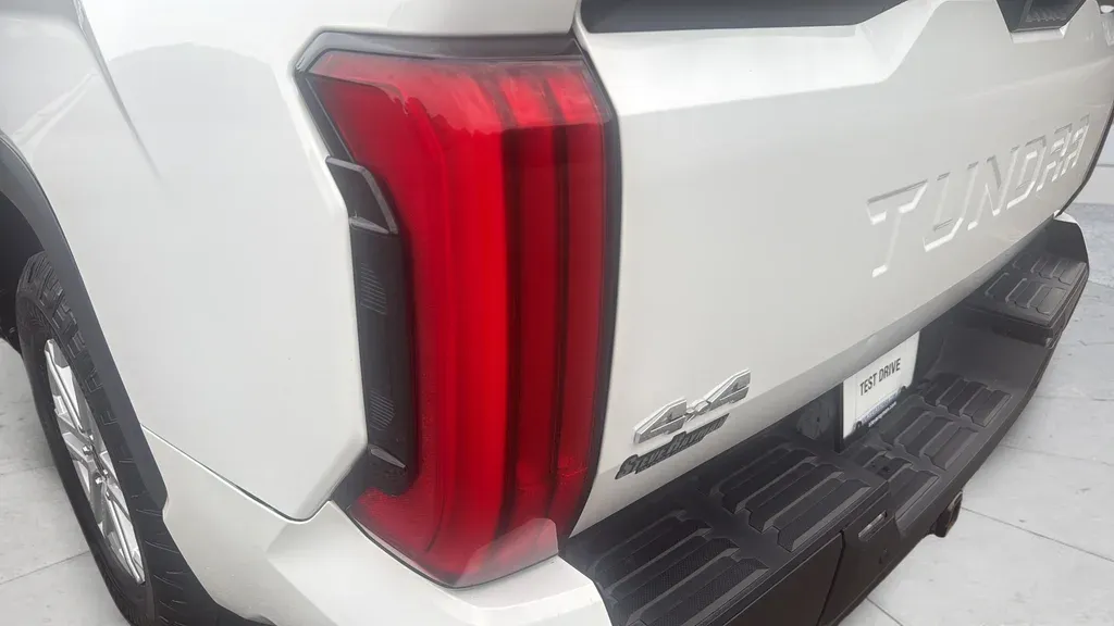 2023 Toyota Tundra SR5 thumbnail 28