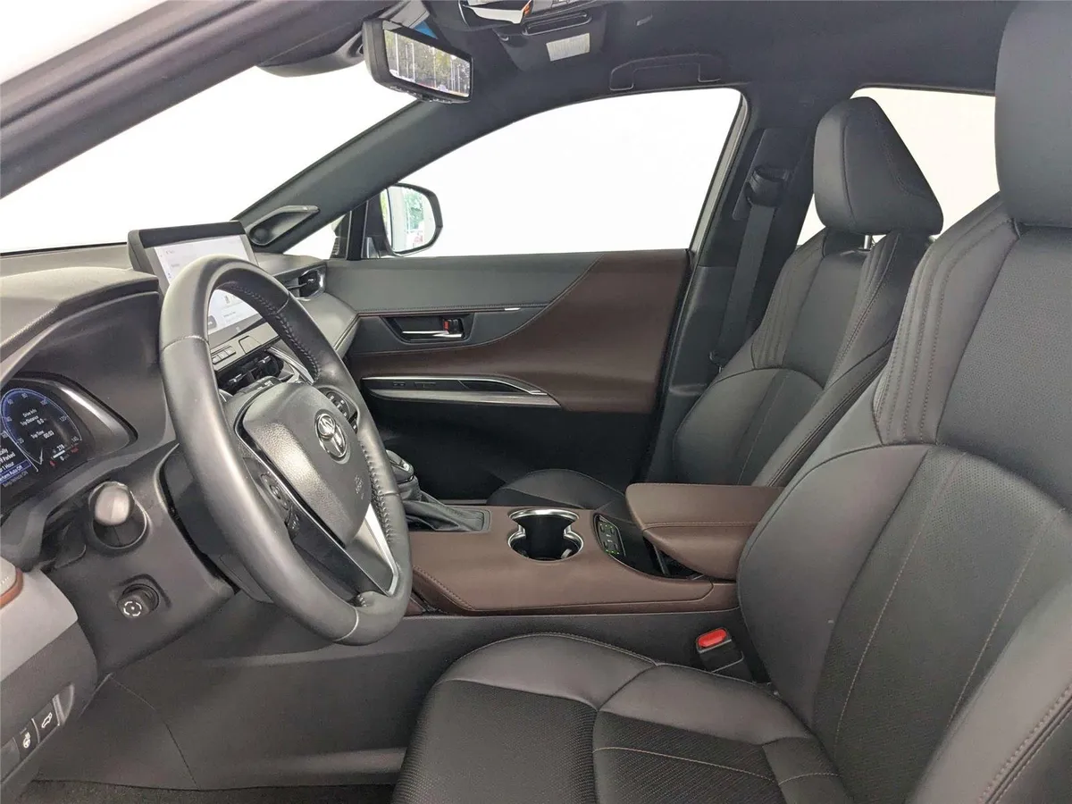 2023 Toyota Venza Limited thumbnail 11