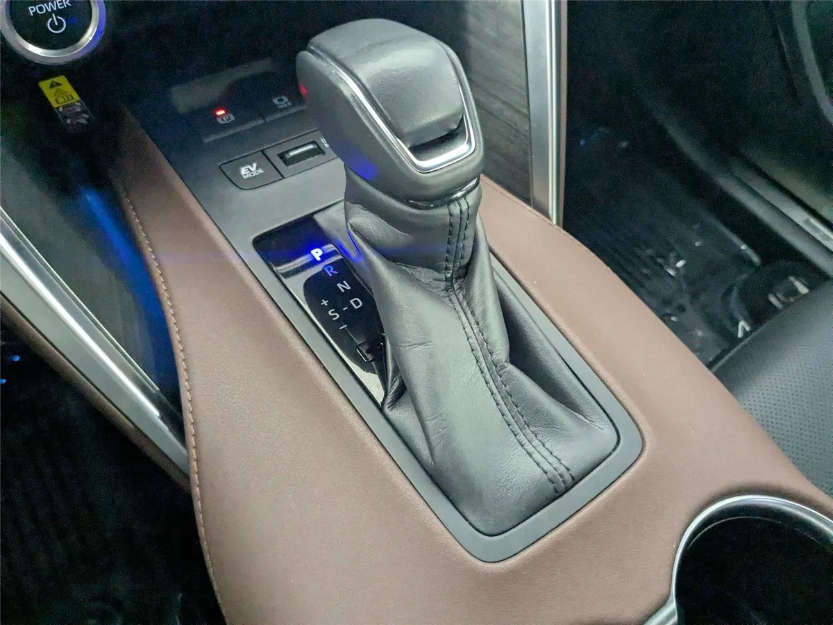 2023 Toyota Venza Limited thumbnail 27