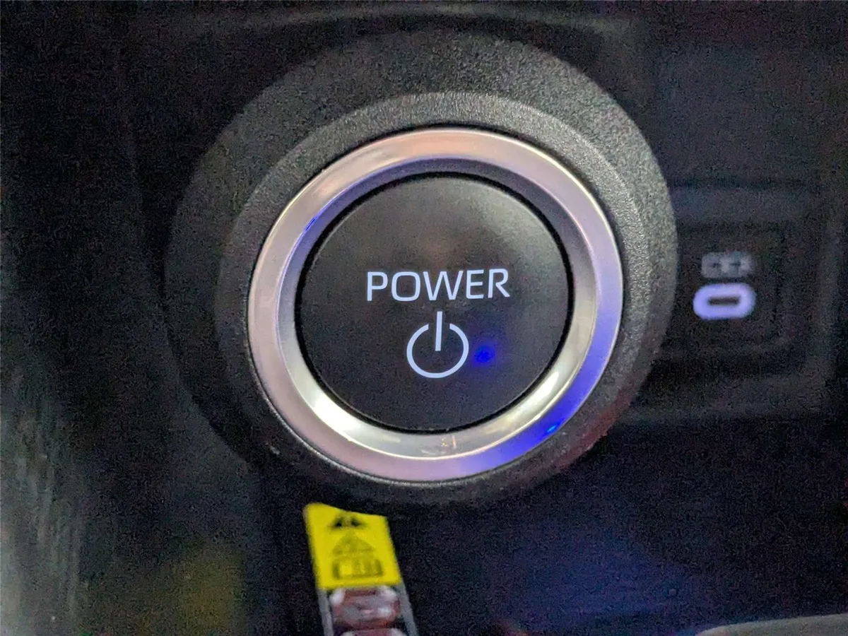 2023 Toyota Venza Limited thumbnail 28