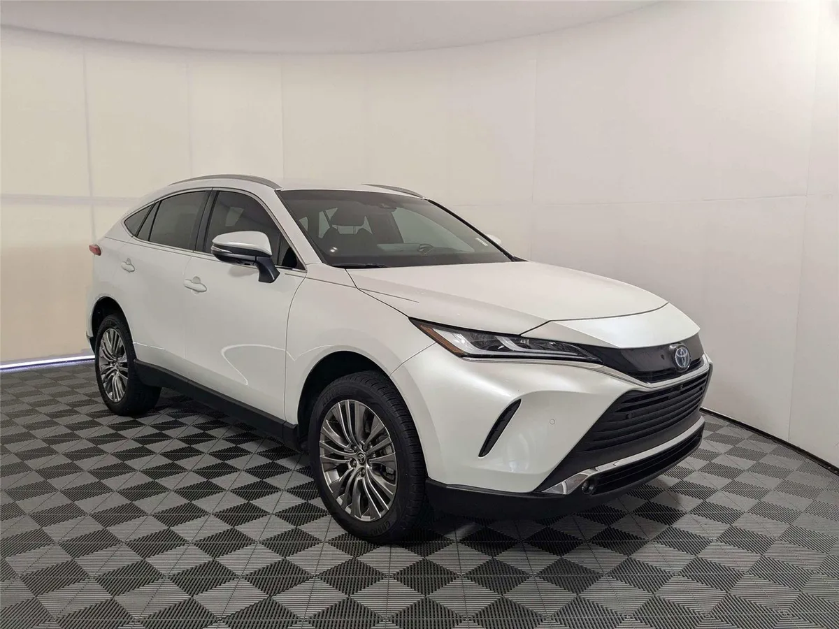 2023 Toyota Venza Limited thumbnail 3