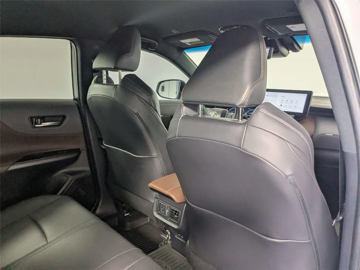 2023 Toyota Venza Limited thumbnail 31