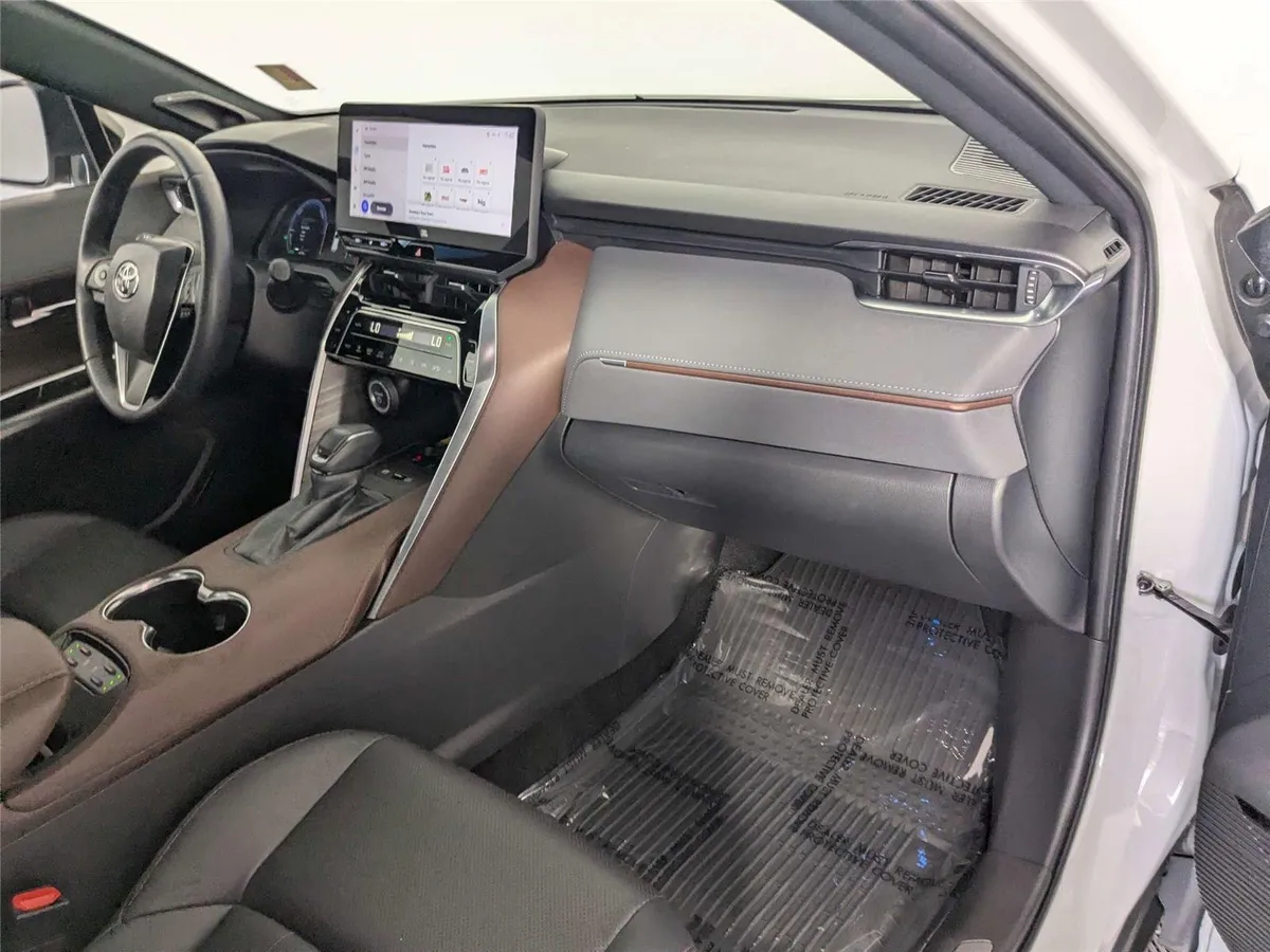2023 Toyota Venza Limited thumbnail 32