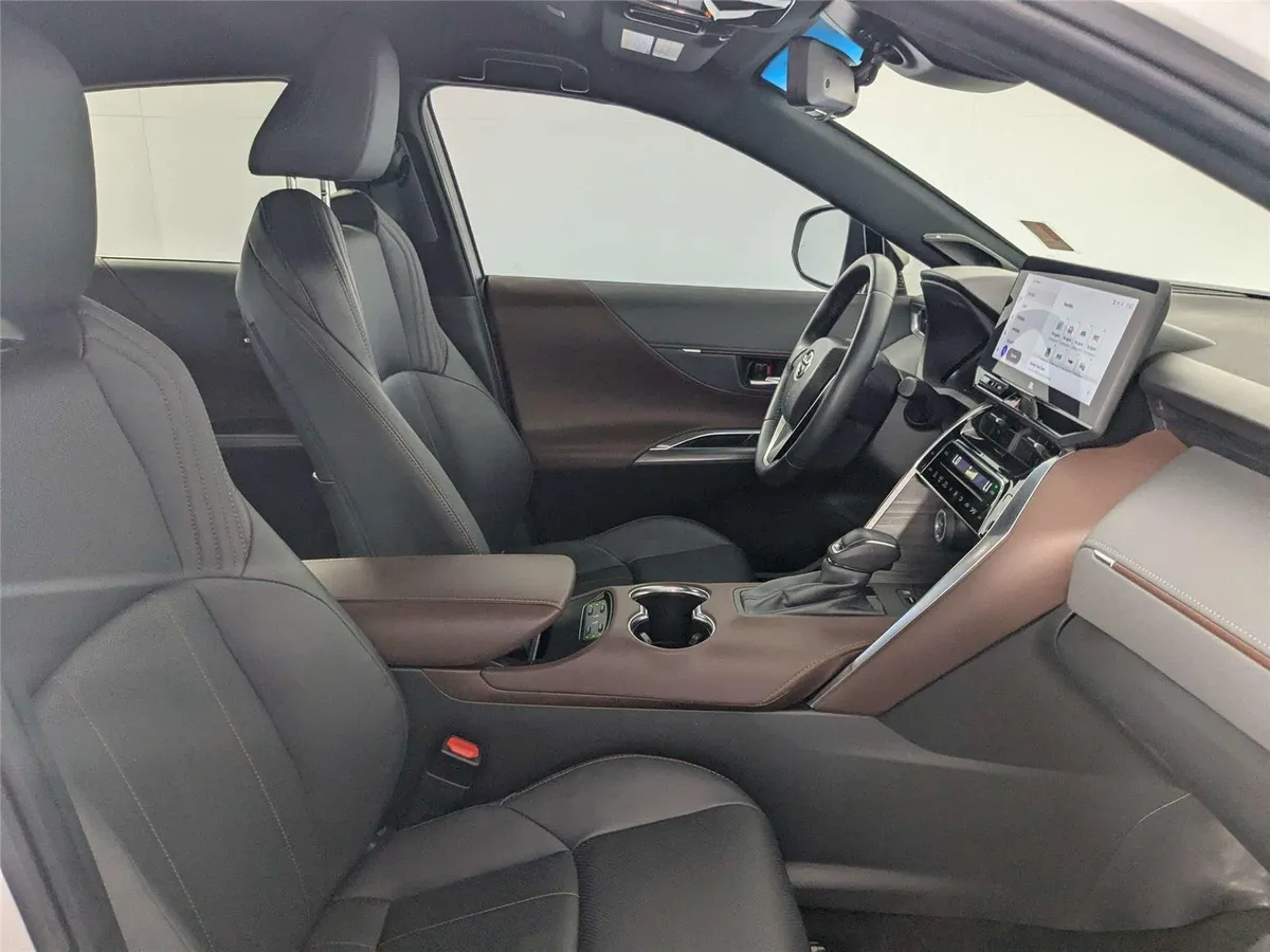 2023 Toyota Venza Limited thumbnail 33