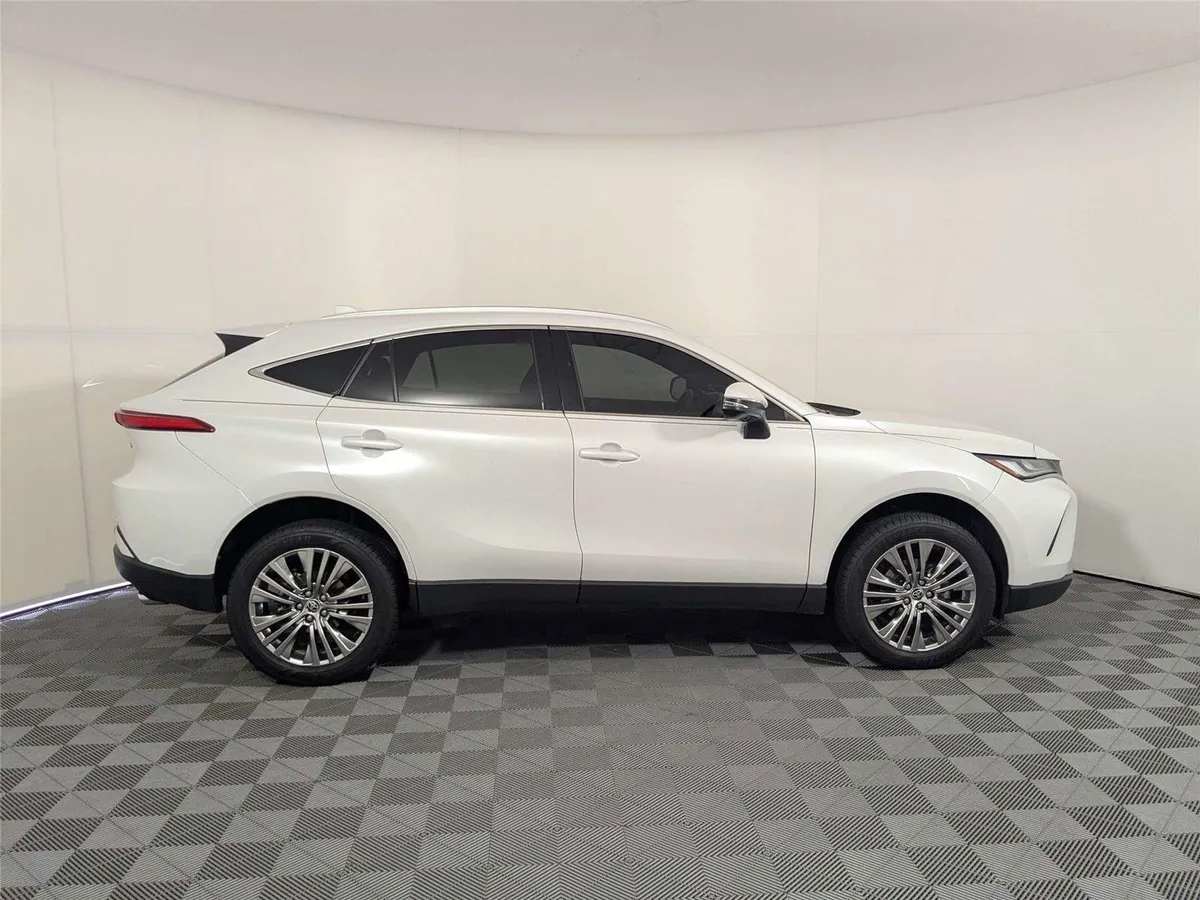 2023 Toyota Venza Limited thumbnail 4