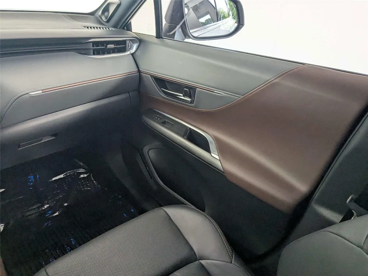2023 Toyota Venza Limited thumbnail 40