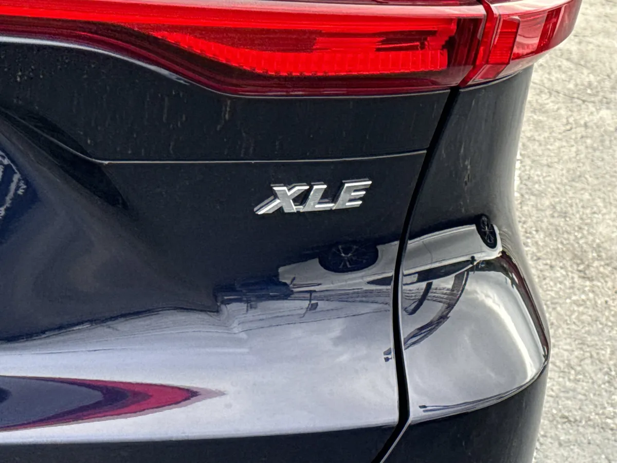 2023 Toyota Venza XLE thumbnail 10