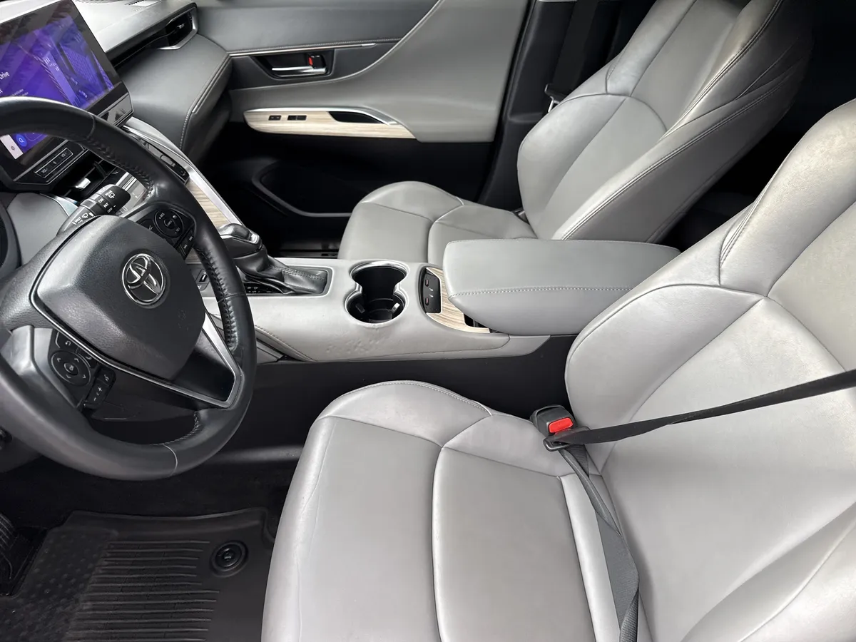 2023 Toyota Venza XLE thumbnail 12