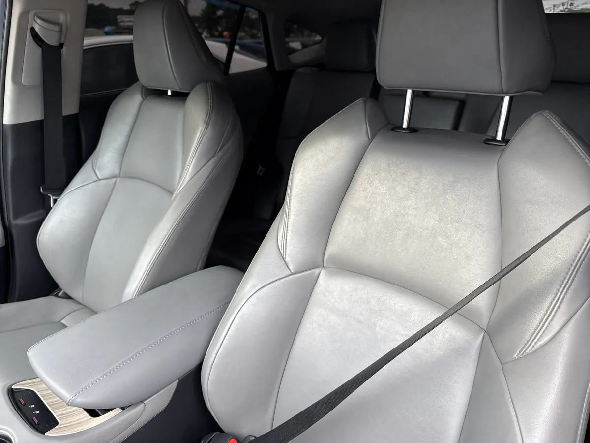 2023 Toyota Venza XLE thumbnail 13
