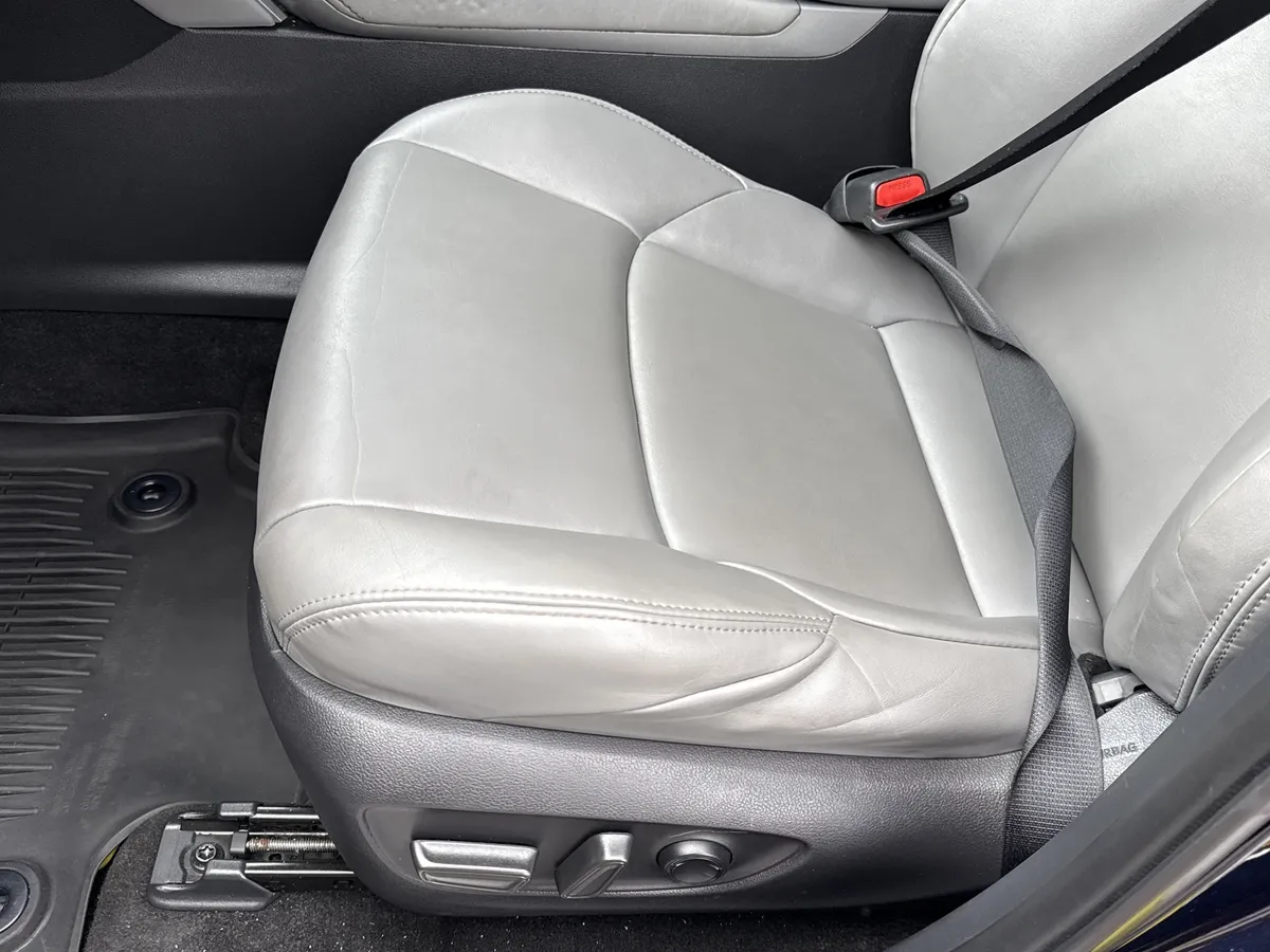 2023 Toyota Venza XLE thumbnail 14