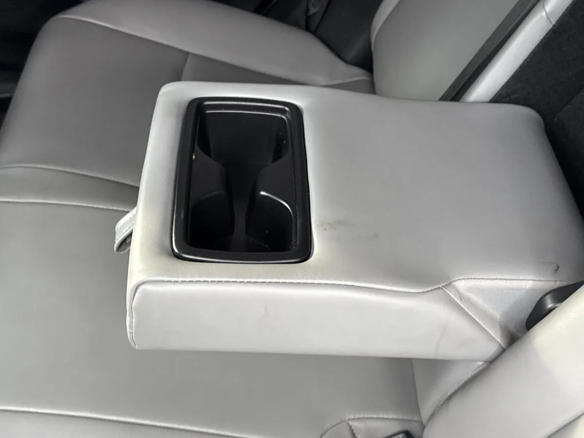 2023 Toyota Venza XLE thumbnail 18