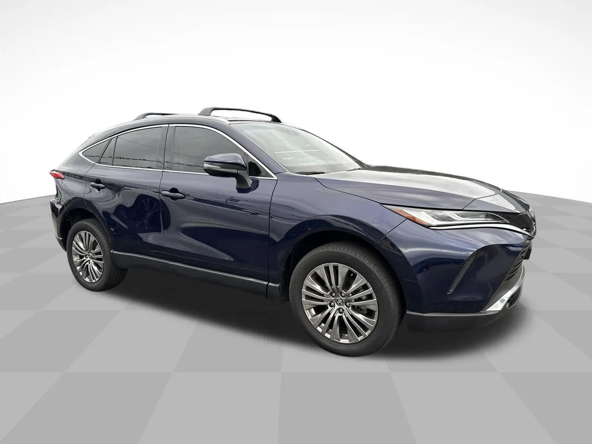 2023 Toyota Venza XLE thumbnail 3