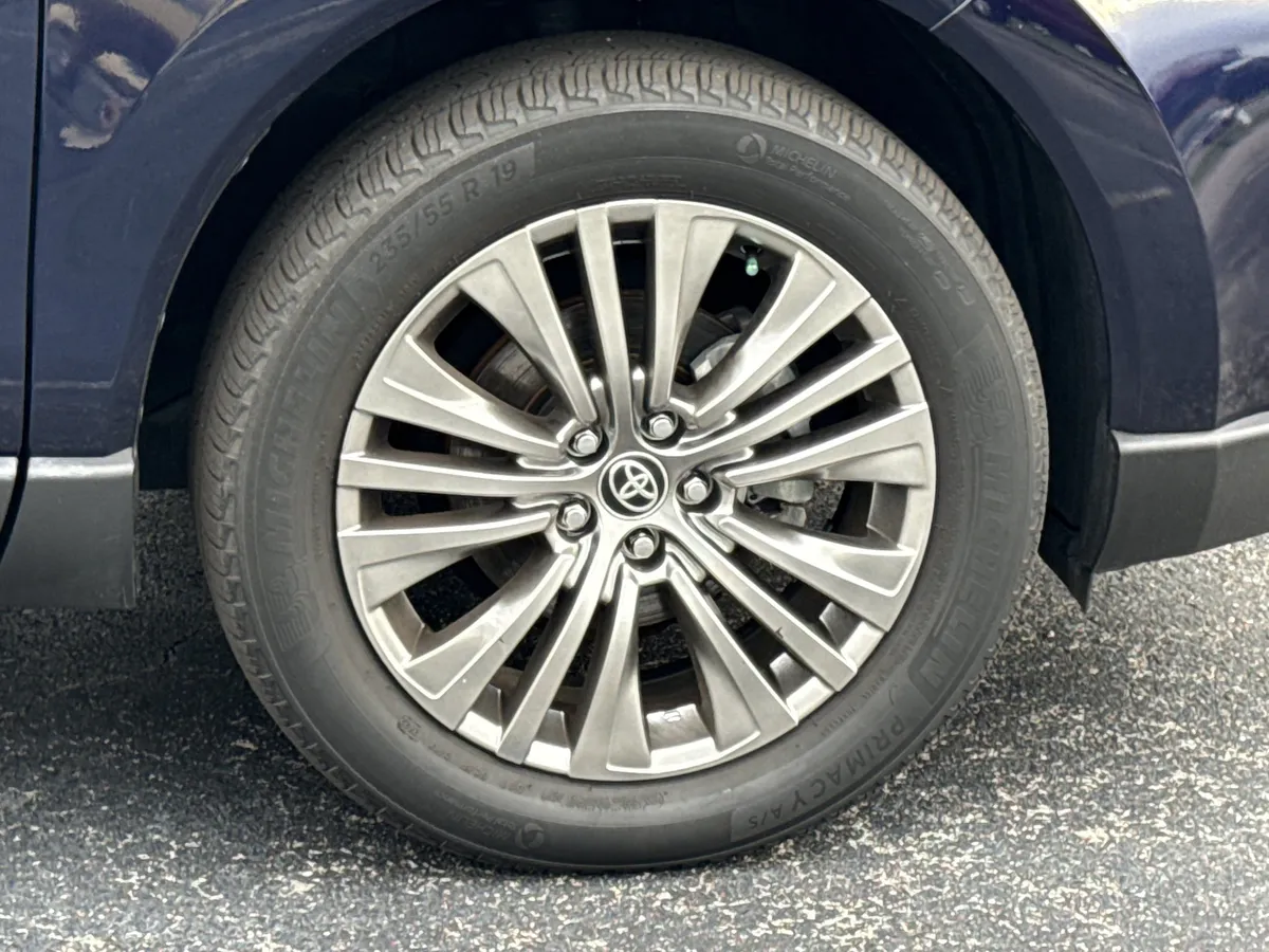 2023 Toyota Venza XLE thumbnail 5