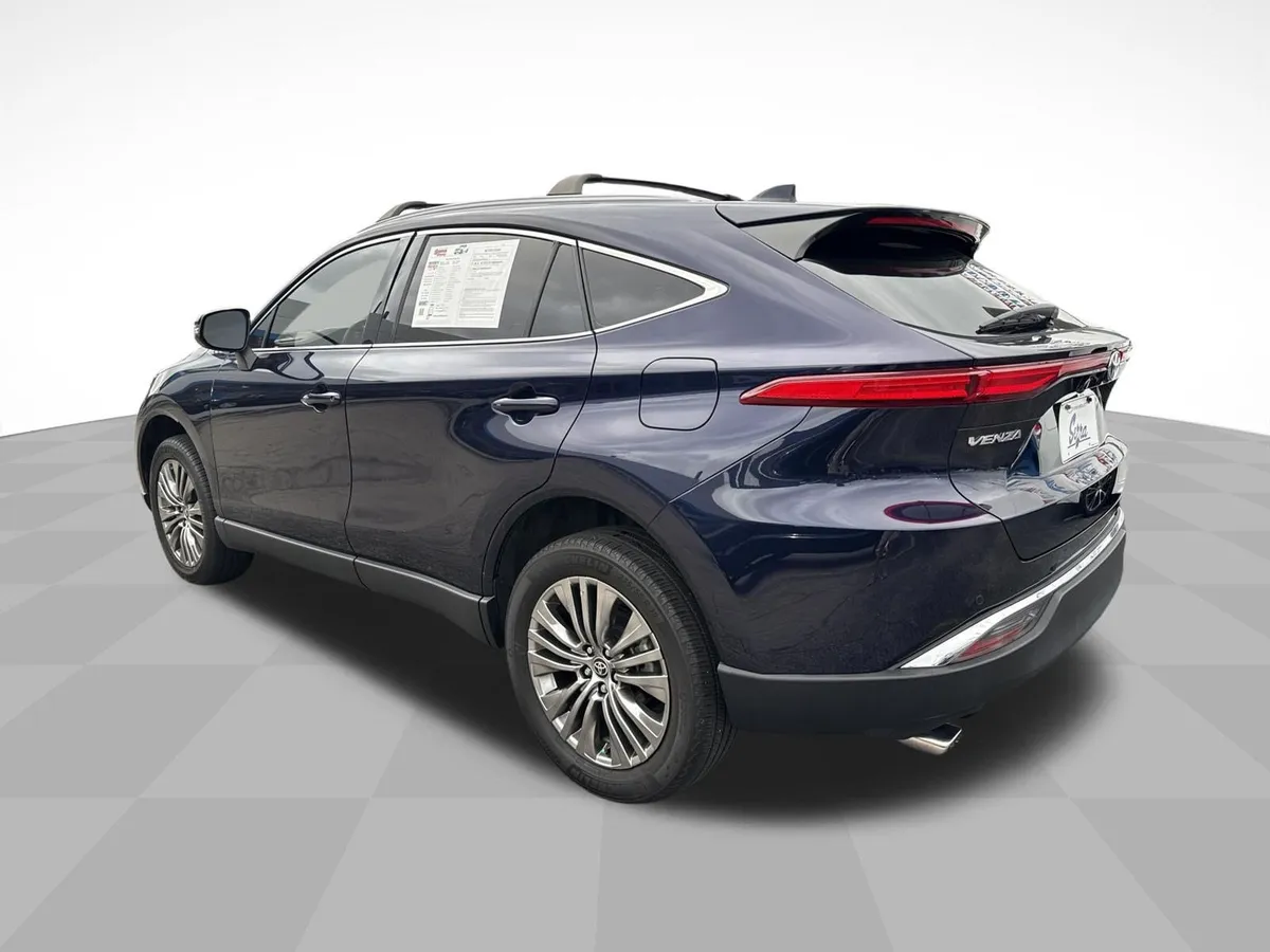 2023 Toyota Venza XLE thumbnail 7