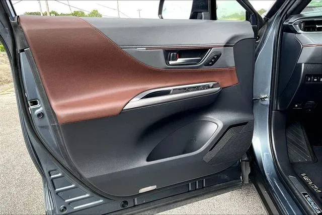2023 Toyota Venza XLE thumbnail 17