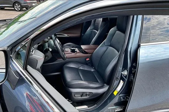 2023 Toyota Venza XLE thumbnail 18