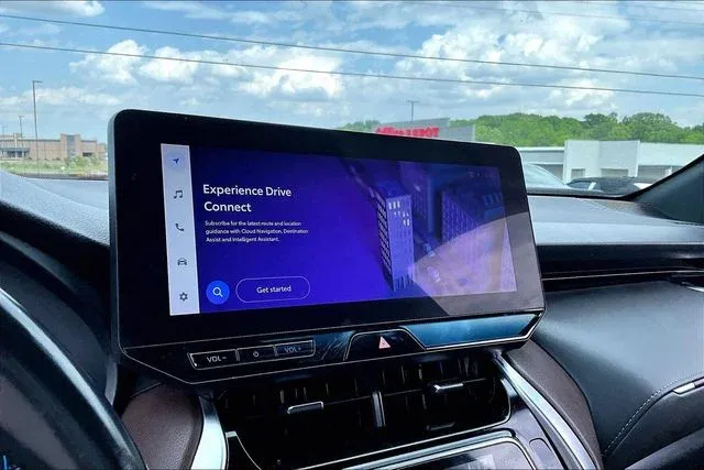 2023 Toyota Venza XLE thumbnail 22