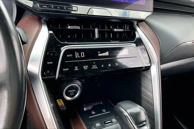 2023 Toyota Venza XLE thumbnail 23