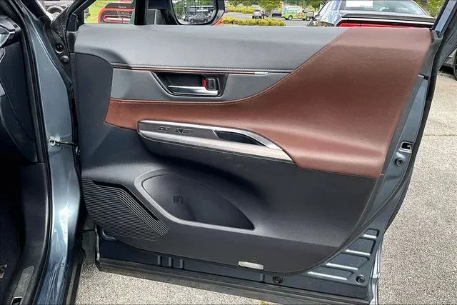 2023 Toyota Venza XLE thumbnail 25