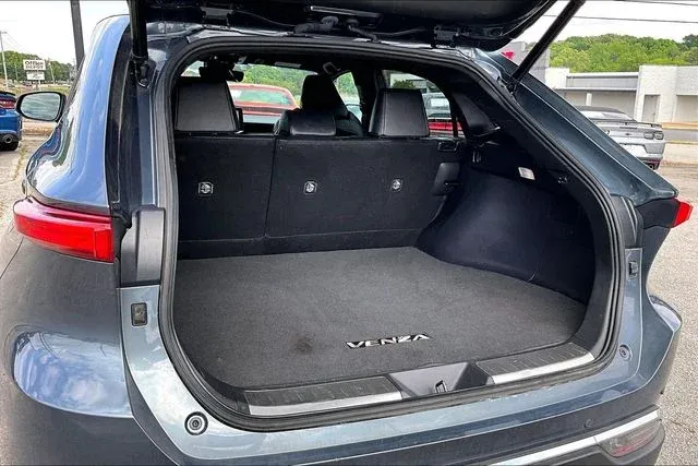 2023 Toyota Venza XLE thumbnail 29