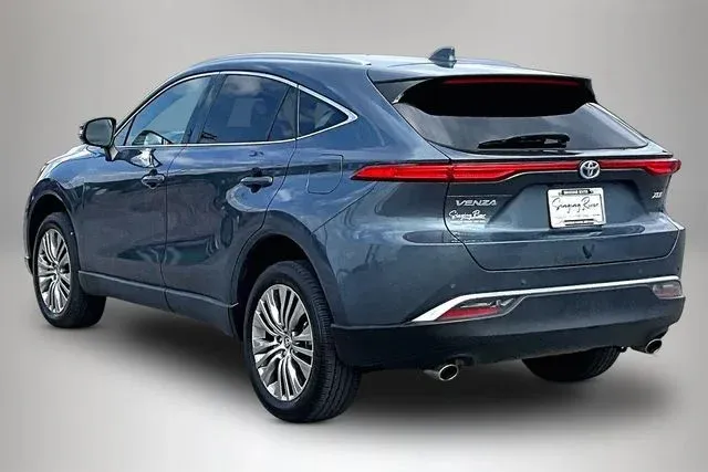 2023 Toyota Venza XLE thumbnail 4
