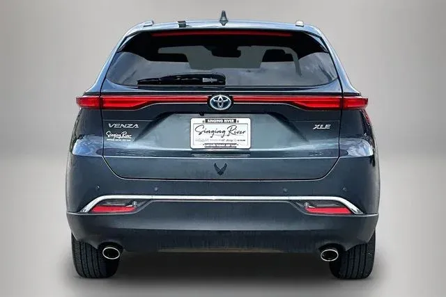 2023 Toyota Venza XLE thumbnail 6