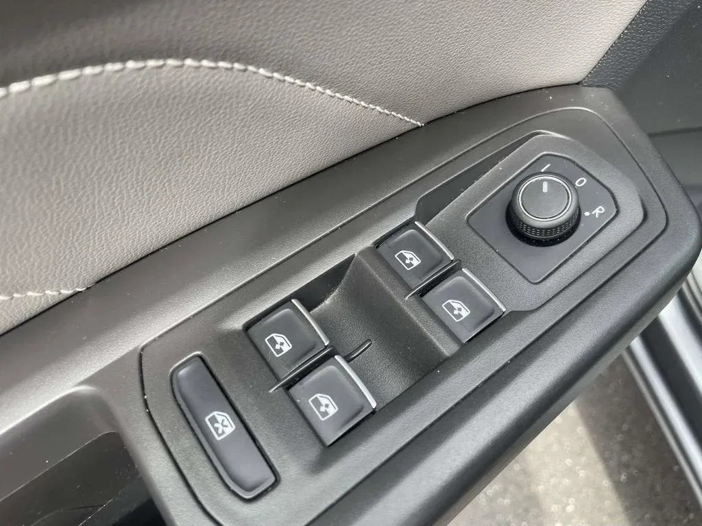 2023 Volkswagen Atlas 3.6L V6 SEL R-Line thumbnail 12
